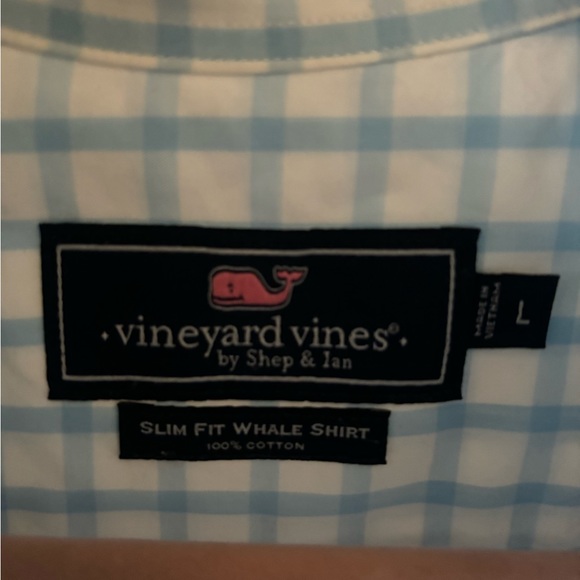 Like new Men’s Vineyard Vines button down shirt - Picture 3 of 3